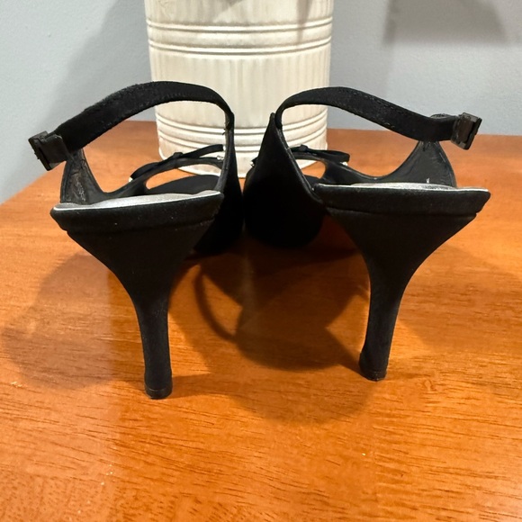 Stuart Weitzman Black Peep Toe Slingback Heels Bow Rhinestone Detail Size 9M - Picture 4 of 13